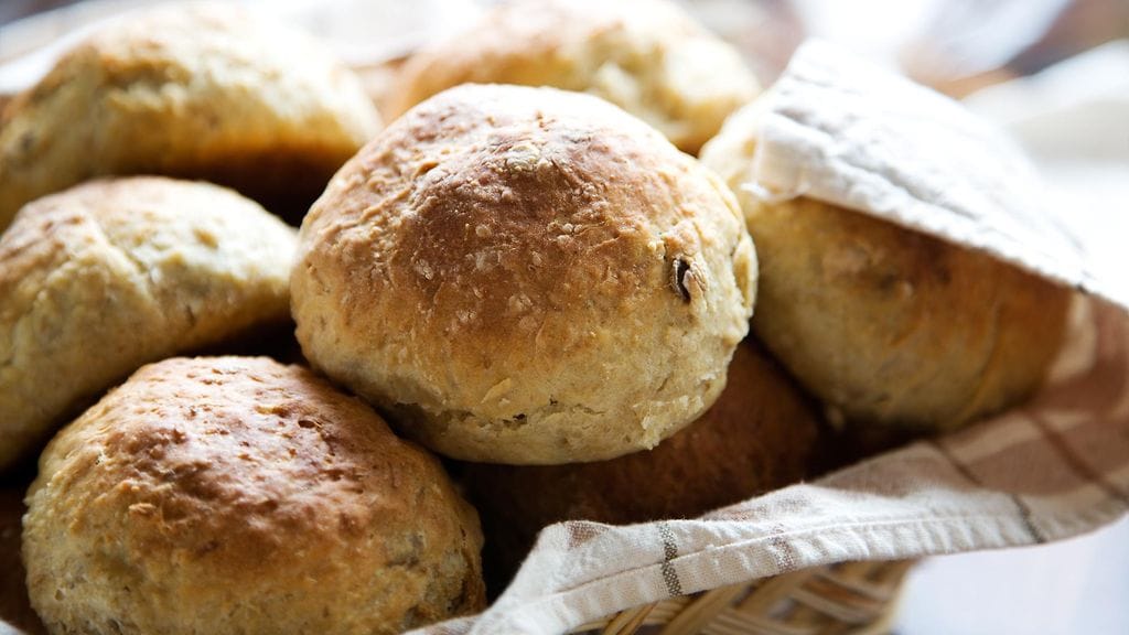 Leivo helppoja sämpylöitä Arjan ohjeella!