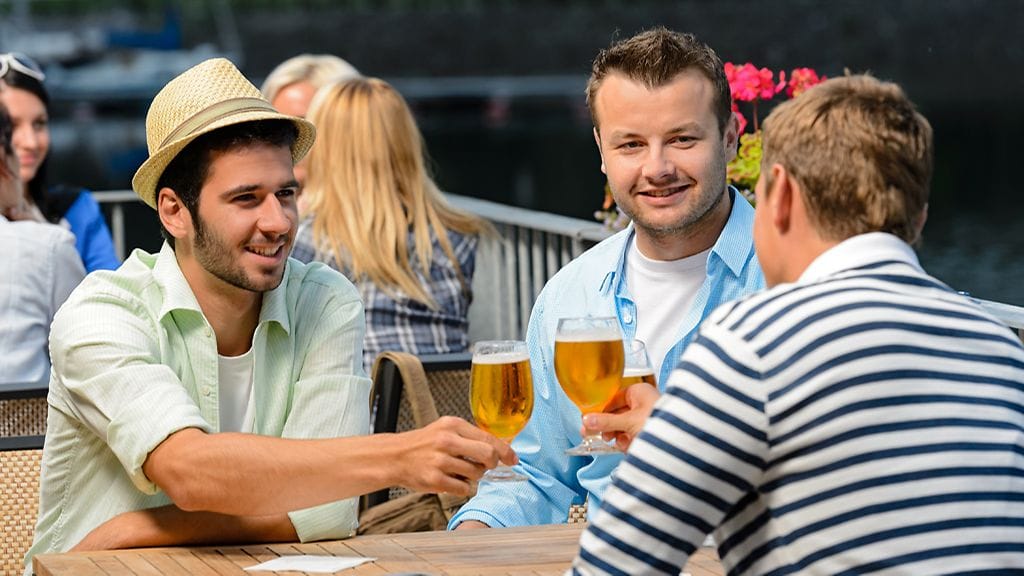 Minkä juoman sinä valitset mieluiten mukaasi terassille?