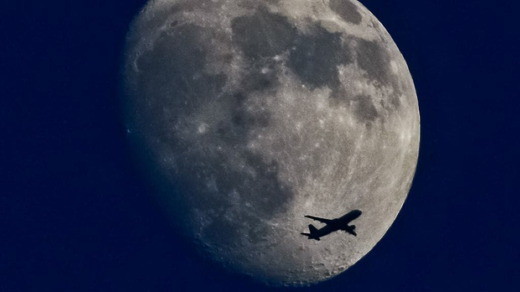 Matkustajakoneiden seurantajärjestelmiä halutaan parantaa.