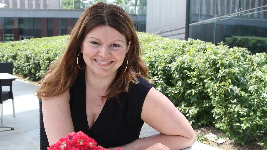 Salatuissa elämissä Jutta Korhosta esittää näyttelijä Maarit Poussa.