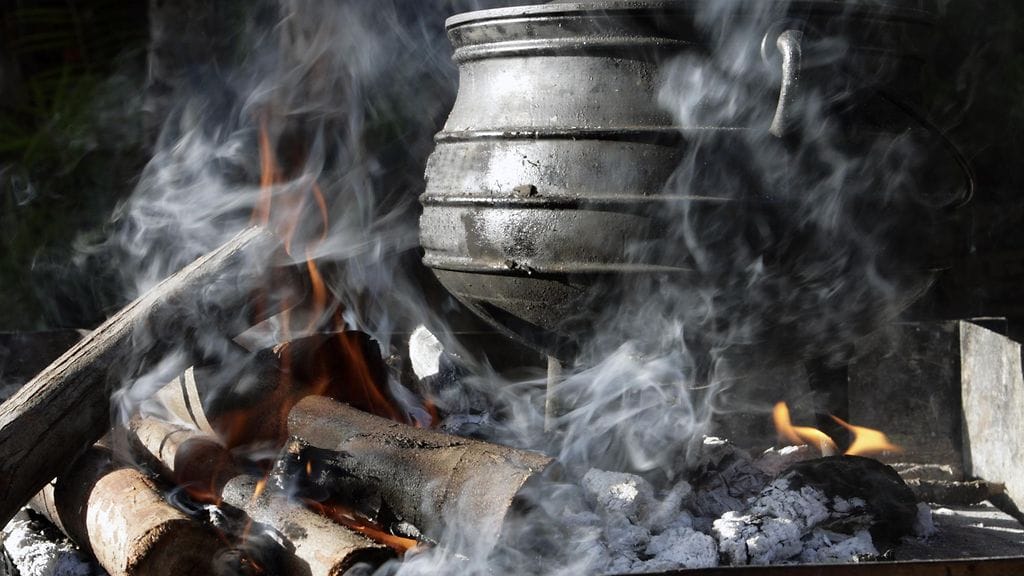 Valurauta pata avotuli