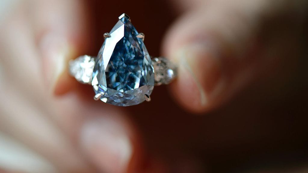 Tämä 13,22 karaatin sininen timantti on ollut tähän asti suurin virheetön sininen timantti. Se myytiin viimeksi toukokuussa huutokaupassa 18,5 miljoonalla eurolla.