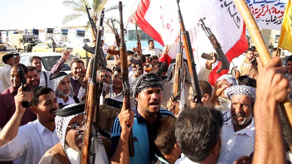 Irakilaiset vapaaehtoiset valmistautuvat Bagdadin eteläosassa taisteluun maan kaupunkeja vallanneita sunnikapinallisia vastaan 14. kesäkuuta.