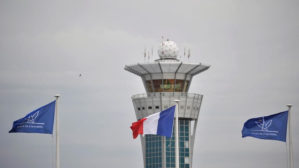 Ruumis löydettiin, kun Boeing 777 -konetta huollettiin Orlyn lentokentällä Pariisissa. Kuvituskuva.