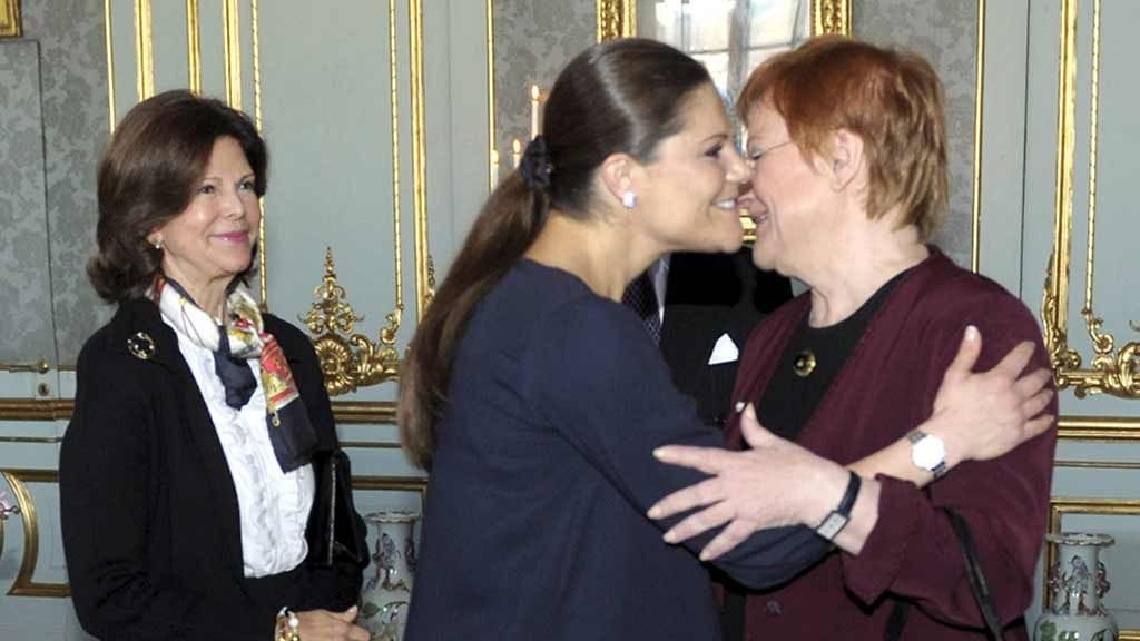 Victoria säteili odotuksen onnea - kuvat Halosen vierailulta