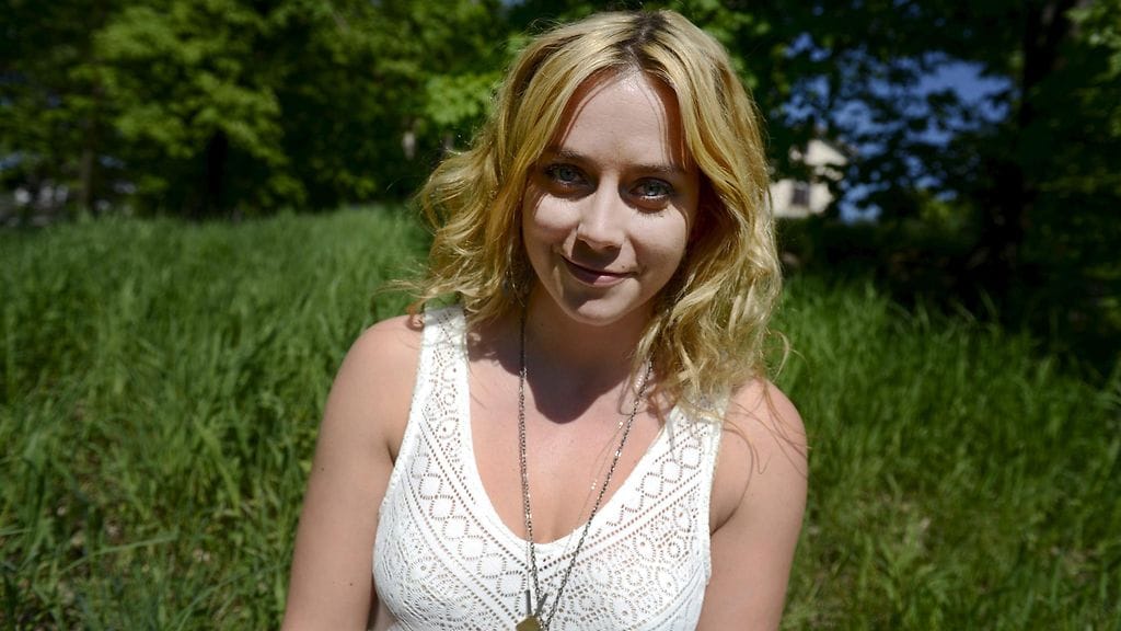 Iina Kuustonen tähdittää Viikossa aikuiseksi -elokuvaa.