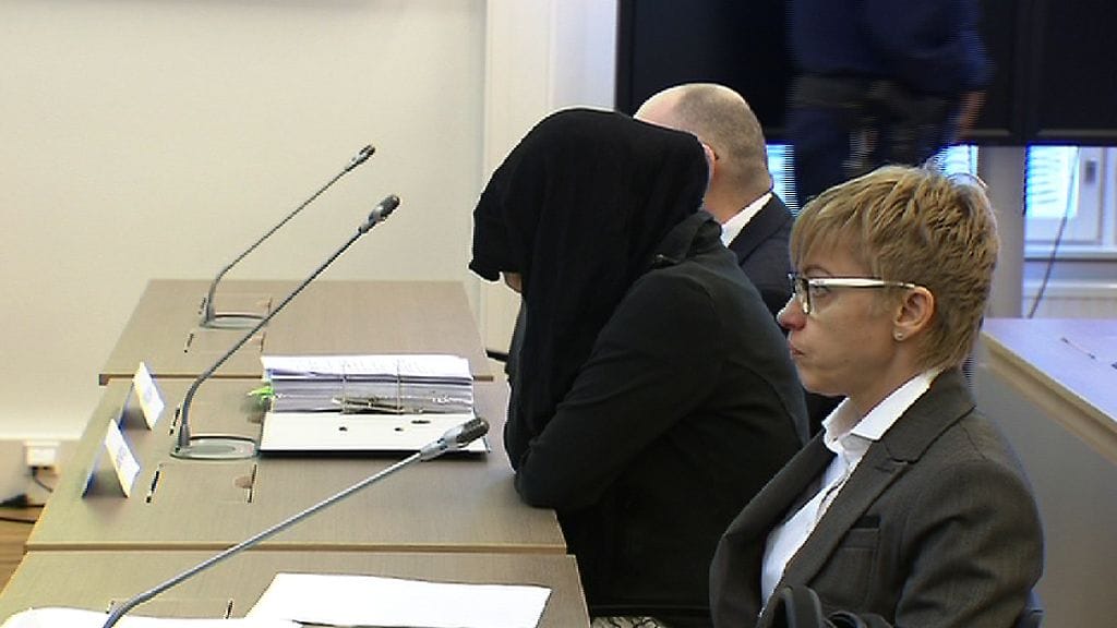 Klaukkalan vauvamurhien oikeudenkäynti alkoi Hyvinkään käräjäoikeudessa 3. huhtikuuta 2013. Äidin epäillään murhanneen vastasyntyneet kaksosensa viime kesänä Nurmijärven Klaukkalassa.