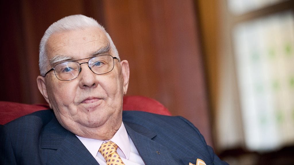 Pääkonsuli, yritysjohtaja ja elinkeinoelämän järjestövauikuttaja Heikki Tavela kotonaan Helsingissä 21. helmikuuta 2012.