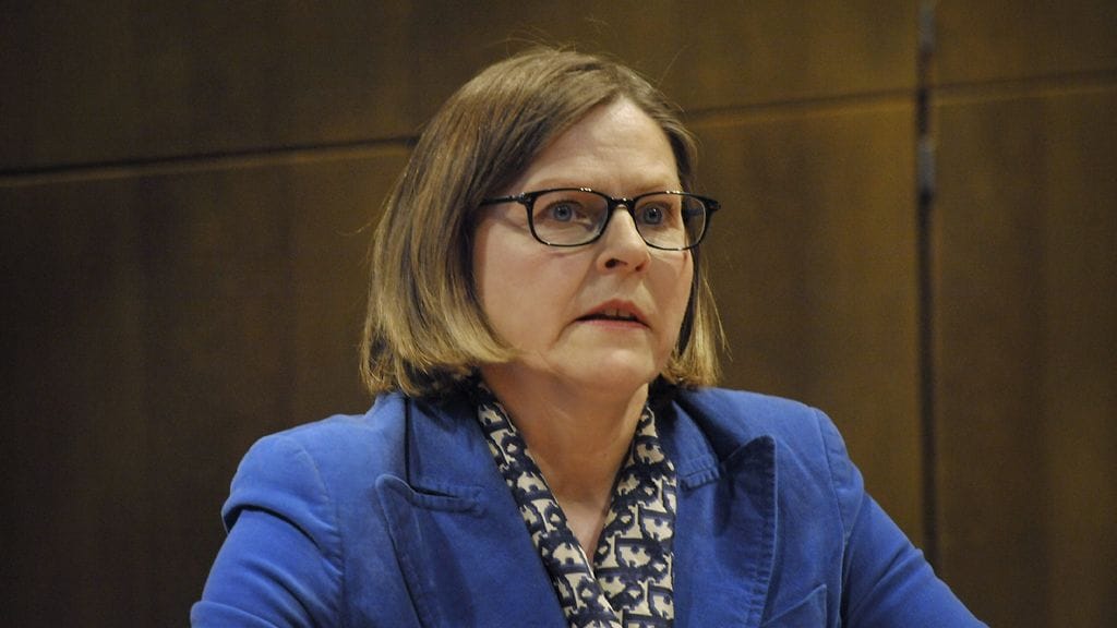 Pekka Perän on astuttava esiin, vaatii ministeri Heidi Hautala. Hautalan mukaan Talvivaaran tilanne ei vaikuta olevan hallinnassa