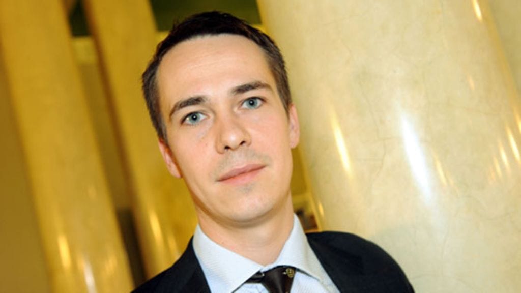 Europarlamentaarikko Carl Haglund (r.) ehdottaa EU:lle rajuja säästöjä.