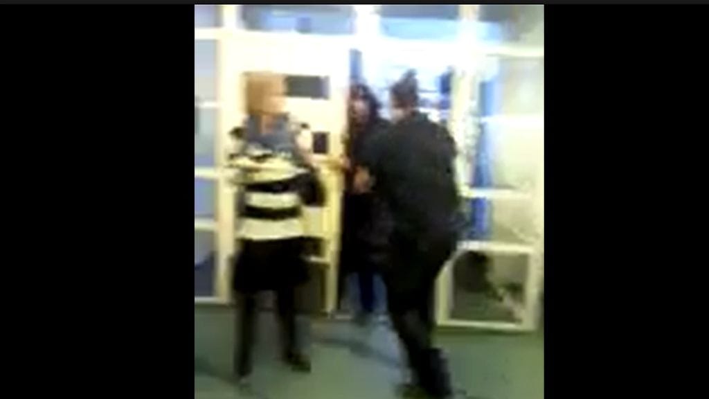 Alppilan koulun tapahtumat tallennettiin kännykkäkameralla.