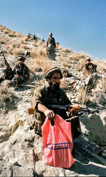 Virtanen kertoo, että sissit halusivat kantaa mahdollisimman paljon vieraiden tavaroita.