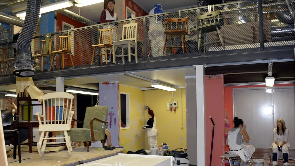 Kuvituskuva. Ensimmäisen vuosikurssin maalarioppilaita Vantaan ammattioppilaitos Variassa 12. syyskuuta 2011.