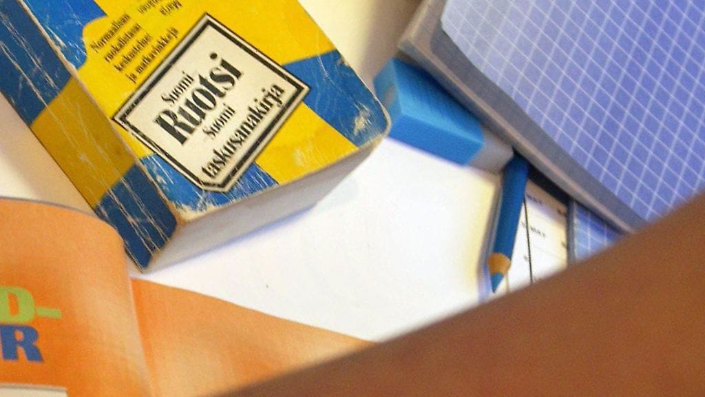 Kokeiluun osallistuvat vapautetaan peruskoulun lisäksi ruotsin opiskelusta myös lukiossa ja ammatillisessa koulutuksessa.