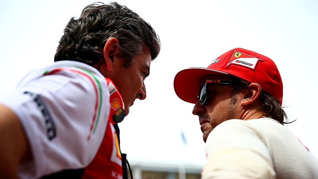 Ferrarin uusi tallipäällikkö Marco Mattiacci ja Fernando Alonso.