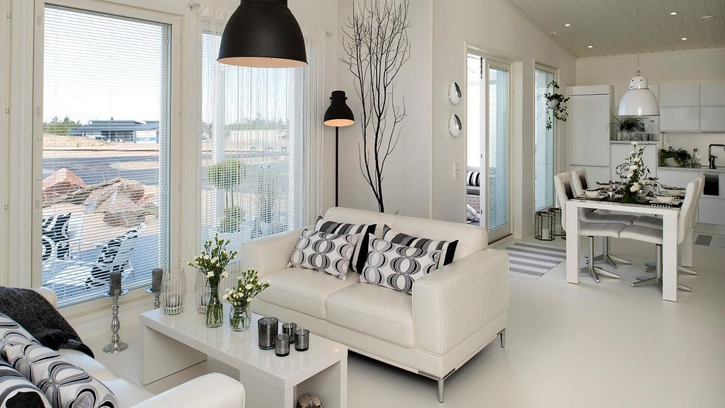 Kohde 21a: Meriharakan sisustus henkii valoa ja kotimaisuutta.