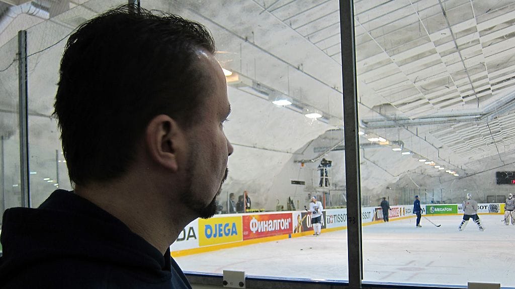 Koivunen katsomassa Leijonien harjoituksia.