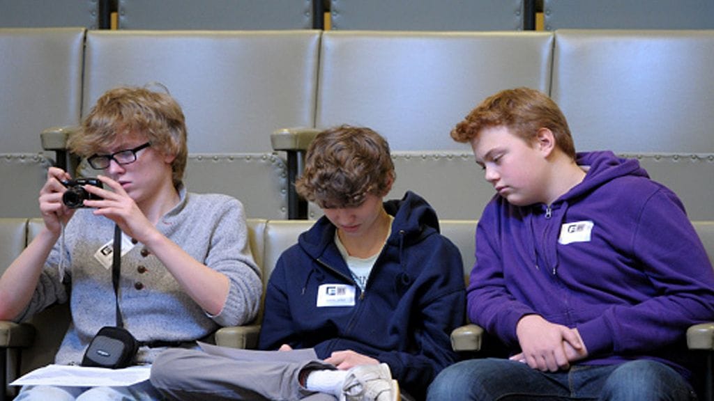 Nuorta yleisöä eduskunnassa 29.2.2012.