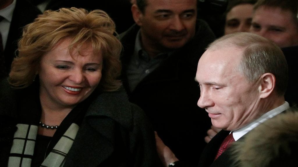 Vladimir Putin vaimonsa Ljudmilan kanssa 4.3.2012