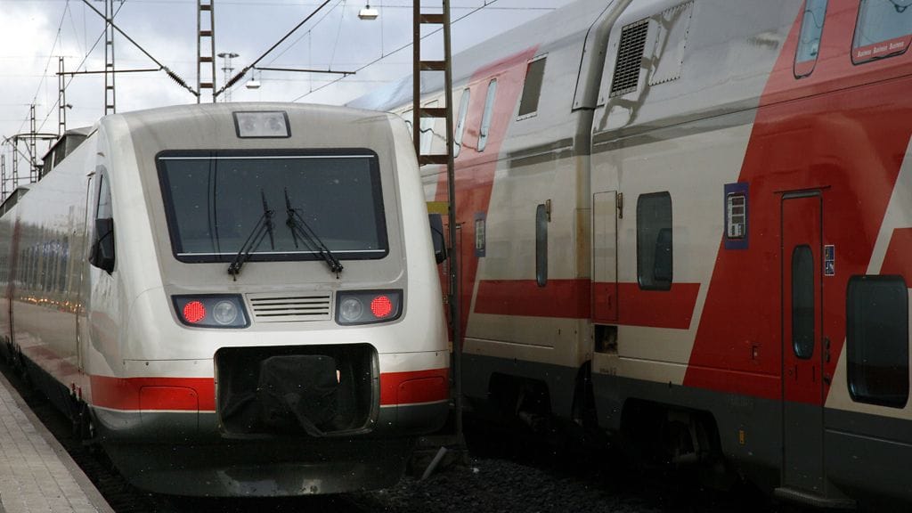 Kuvituskuvassa Pendolinon keula.