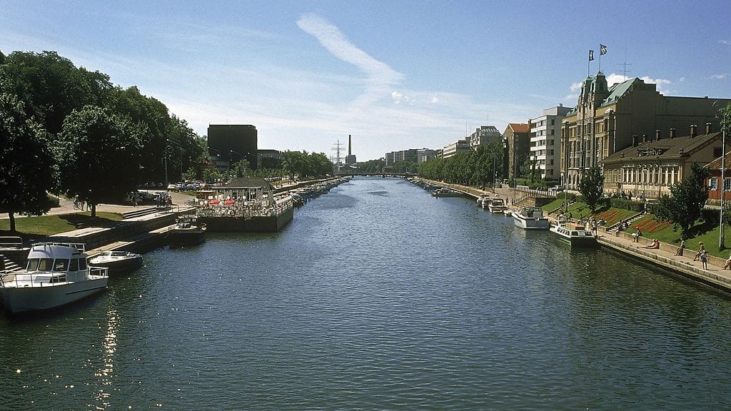 Nuori mies hukkui Aurajokeen Turussa. Kuvituskuva.