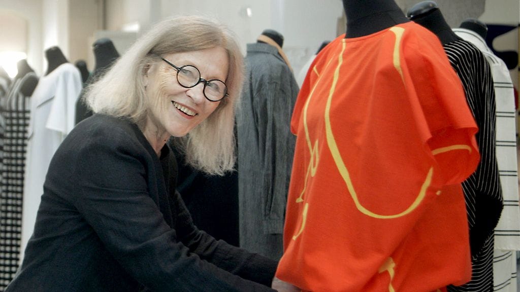 Akateemikko Vuokko Nurmesniemi kritisoi suunnittelijoita, jotka ammentavat muiden töistä.