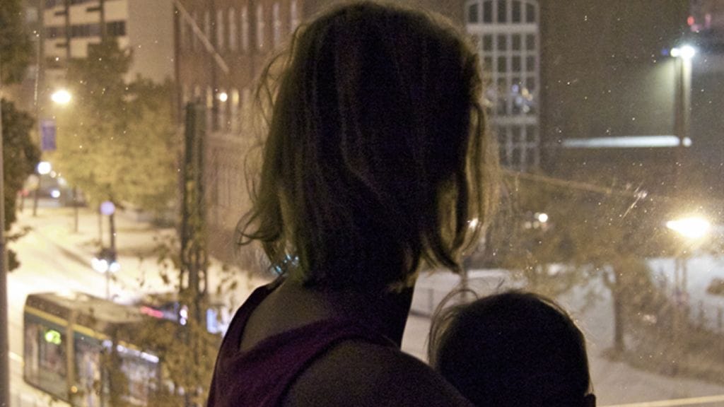 "Kuusi kuukautta vanha poikani näkee ensimmäisen kerran kun lumipeite laskeutuu Helsinkiin."
