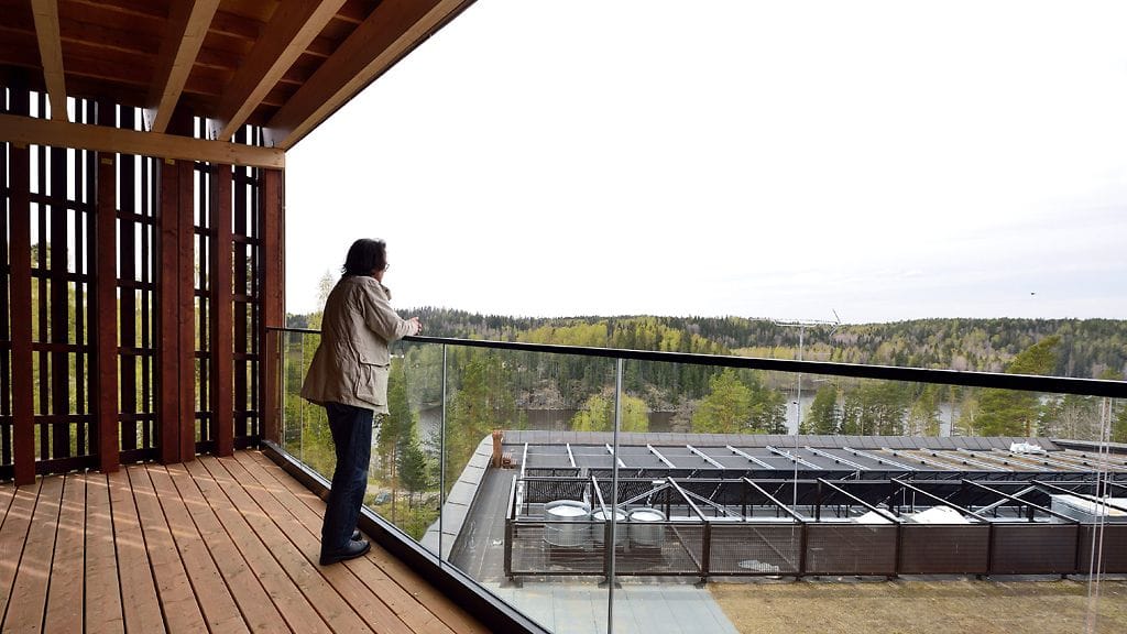 Luontokeskus Haltian tornista avautuu näkymä Nuuksion luonnonpuistoon.