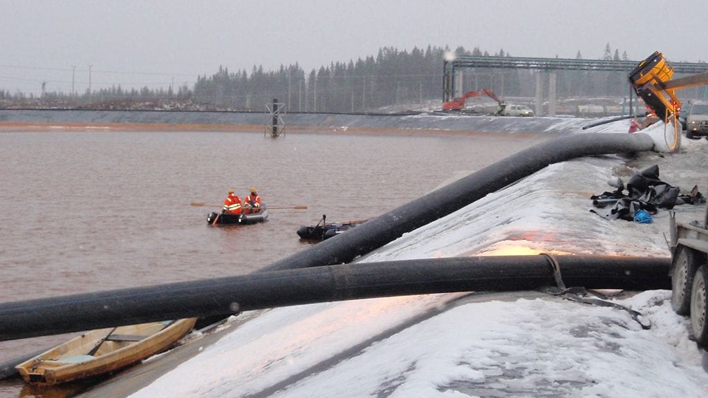 Vuotokohtaa etsittiin muun muassa viistokaikuluotaimella kipsisakka-altaan 1-lohkon alueelta.