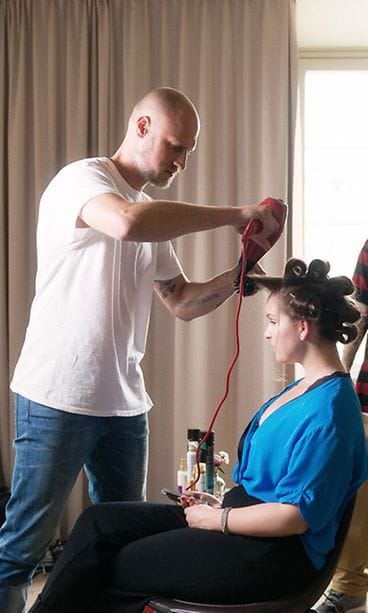 Hiustylisti Dejan Cekanovic neuvoo miten hiuksista saa kauniit ja kuohkeat.