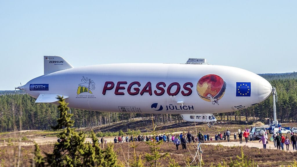 Kansainvälisten ilmakehätutkijoiden ilmalaiva Pegasos saapui iltapäivällä 1. toukokuuta 2013 Jämijärvelle Satakuntaan. 75 metriä pitkä zeppeliini saapui Jämijärvelle Ruotsin Skavstasta. Sen on määrä aloittaa ylihuomenna tutkimuslentonsa Satakunnassa ja Pirkanmaalla.
