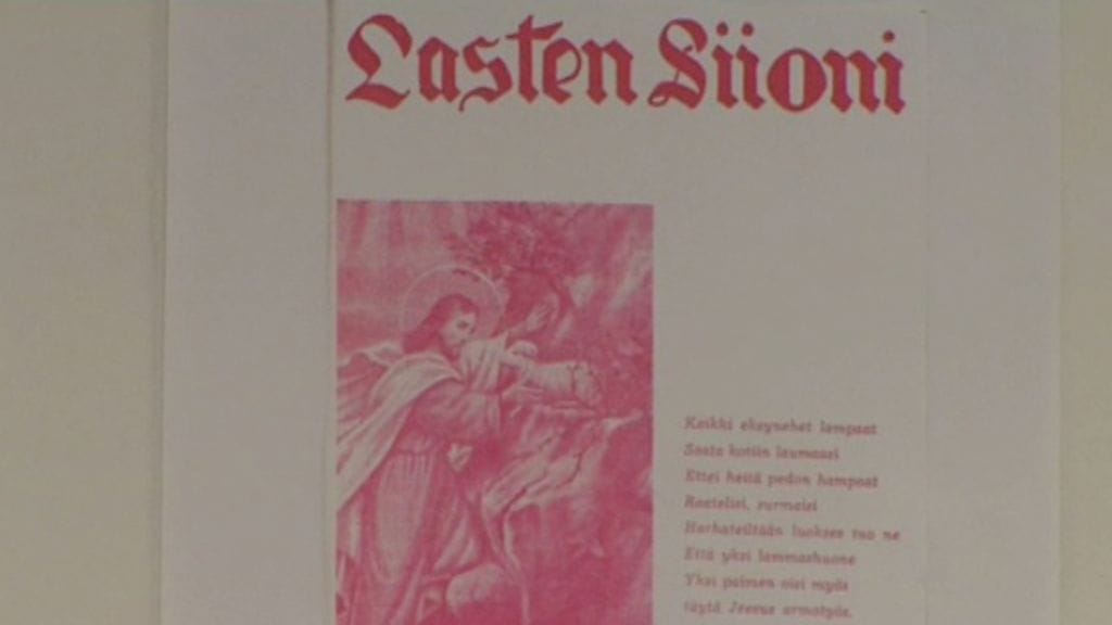 Lasten hyväksikäyttötapausten määrää selvitettiin tänään Oulussa tämän seinällä olevan julisteen alla.