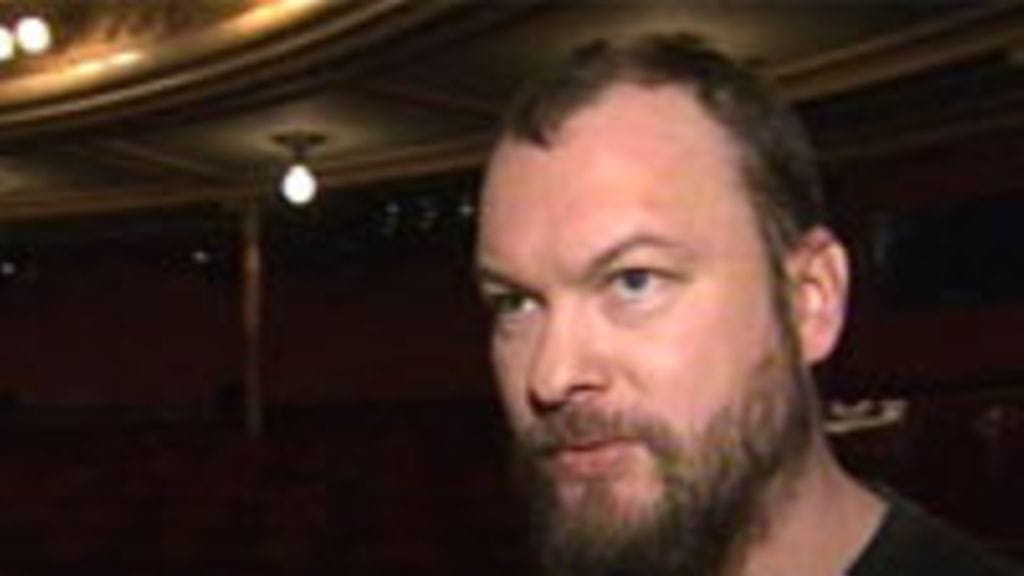 Kristian Smeds, tuntemattoman sotilaan ohjaaja.