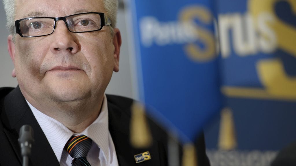 Eduskunnan talousvaliokunnan puheenjohtajan Kaj Turusen mukaan hallintarekisteri piti jo heittää romukoppaan.