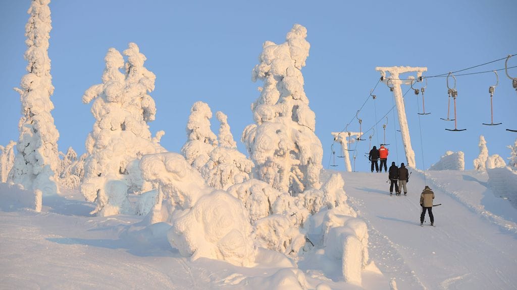 Rinteiden ulkopuoliset maisemat houkuttelevat useita laskettelijoita.