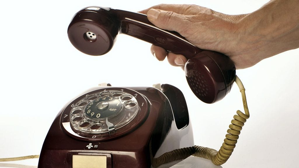 Tällaista puhelinta ei varmasti käytä enää kukaan, eikä kohta ehkä enää matkapuhelimia alkuunkaan. Kiinteiden liittymien määrä vähenee tasaisesti noin 15 prosentilla vuodessa.