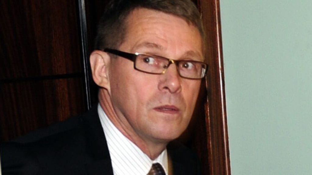 Vanhanen huomautti, että olennaisesta ministerin velvollisuuksien rikkomisesta ei ole esitetty mitään selvitystä.