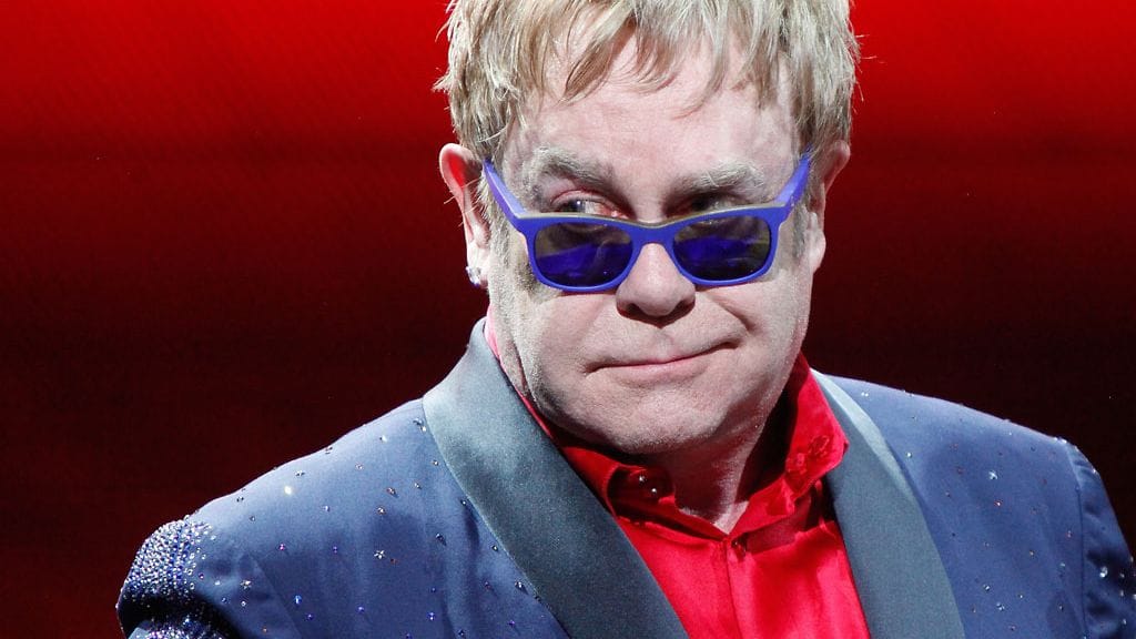 Tammy Faye -musikaalissa kuullaan Elton Johnin tekemää musiikkia.