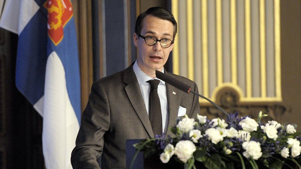 Puolustusministeri Carl Haglund puhui 204. valtakunnallisen maanpuolustuskurssin avajaisissa Helsingissä 21. tammikuuta 2013.
