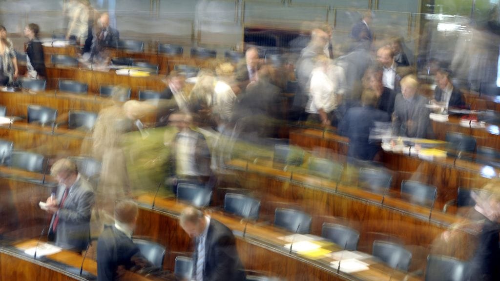 Kansanedustajat kiirehtivät kesälomalle eduskunnan istunnon päätyttyä tämän vuoden kesäkuussa.