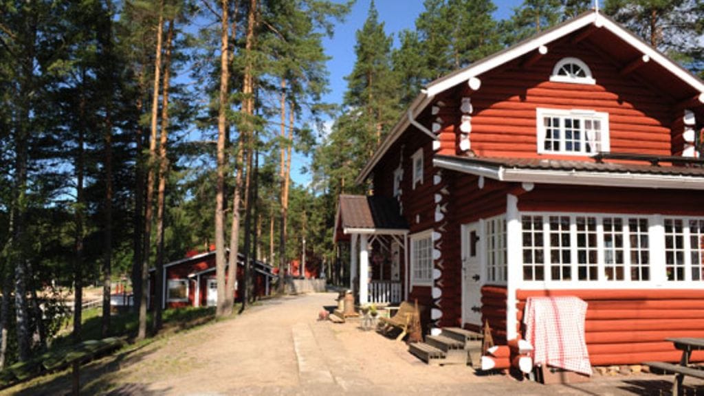 Lomaliitto menee konkurssiin ja irtisanoo kaikki yli 200 työntekijäänsä. Kuvassa lomaliiton omistama hotelli Keurusselkä 20. heinäkuuta 2008.