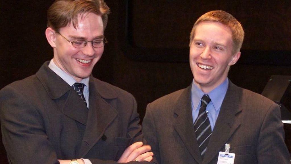Kokoomuksen kansanedustaja Jyrki Katainen (vas) ja Kokoomuksen Nuorten Liiton puheenjohtaja Jussi Kekkonen vuonna 1990.