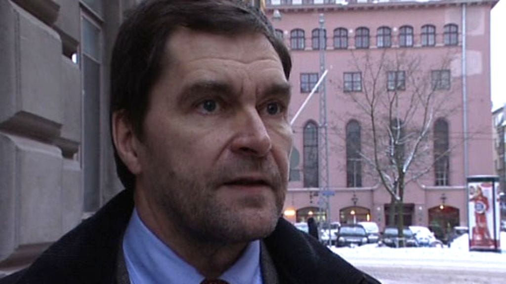 Paavo Selin työskenteli Helsingin huumepoliisin päällikkönä 1996-1999 ja siirtyi sitten suojelupoliisiin, josta hän jäi eläkkeelle 2015.