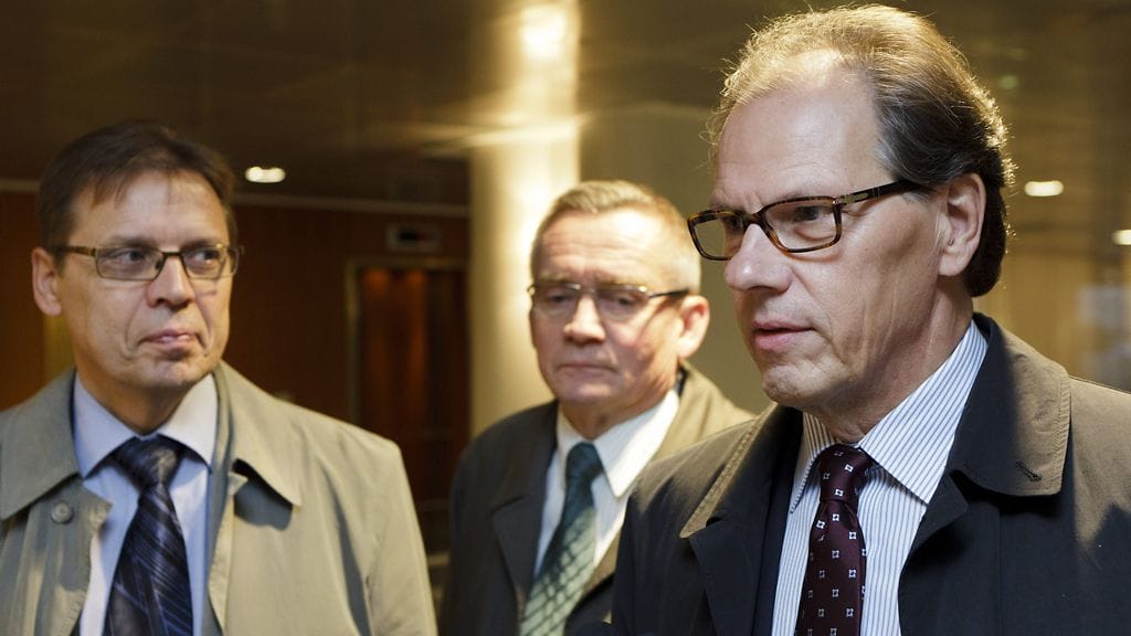 SAK:n puheenjohtaja Lauri Lyly (vas.), STTK:n puheenjohtaja Mikko Mäenpää ja EK:n toimitusjohtaja Mikko Pukkinen saapumassa työmarkkinajohtajien neuvotteluihin Helsingin Etelärantaan maanantaina 3. lokakuuta 2011.