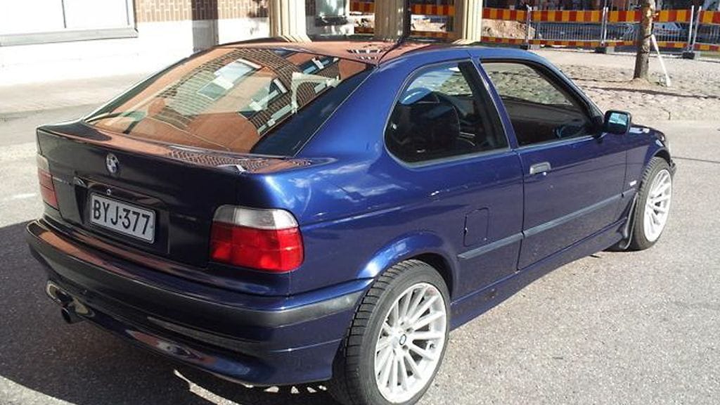 Poliisin etsimä auto on saman mallinen kuin kuvassa.