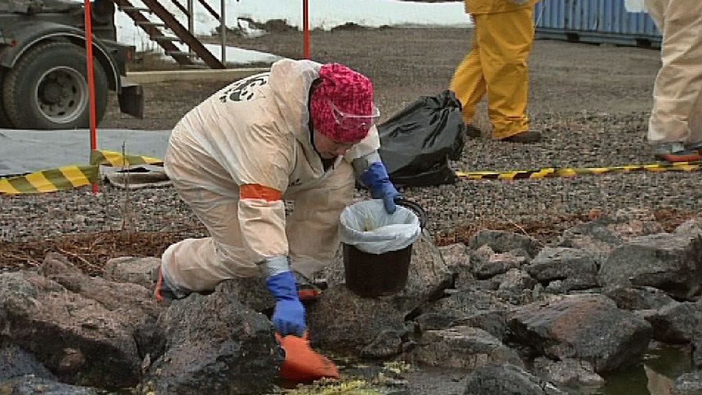 Kuvituskuva. Porvoon Kilpilahdessa harjoiteltiin öljyntorjuntaa todenmukaisissa olosuhteissa 13.4.2012.