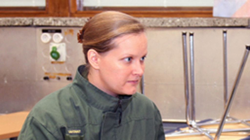 Jemenissä siepattu suomalainen Leila Kaleva maanpuolustuskurssilla Jämsässä 2010.