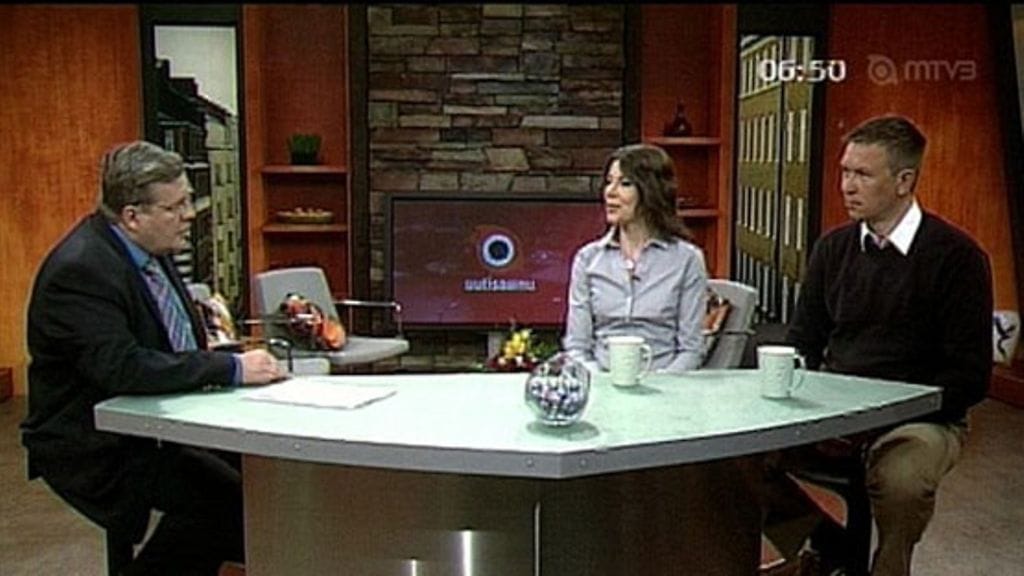 Perussuomalaisten uudet kansanedustajat Arja Juvonen ja Tom Packalén Lauri Karhuvaaran vieraina Huomenta Suomessa 19.4.2011.