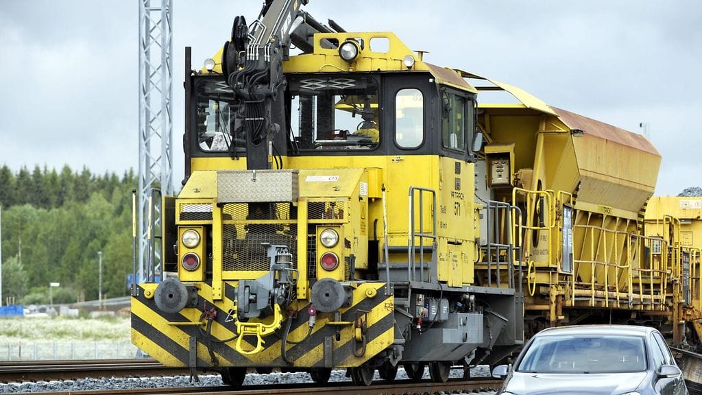 VR Trackin juna kehäradan rakennustyömaalla Vantaan Kivistössä torstaina 10. heinäkuuta 2014. Kuvituskuva.