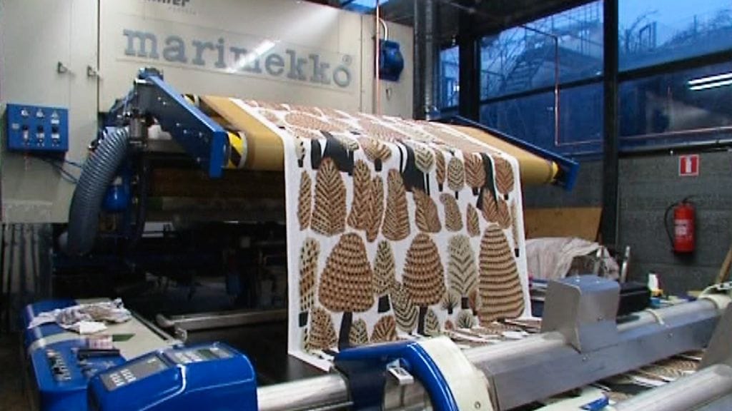 Marimekon Metsänväki-kangasta tehdään Helsingin Herttoniemen tehtaalla marraskuussa 2007. Toukokuussa paljastui, että Kristina Isolan suunnittelema kuosi oli plagiaatti ukrainalaisen kansantaiteilijan työstä.